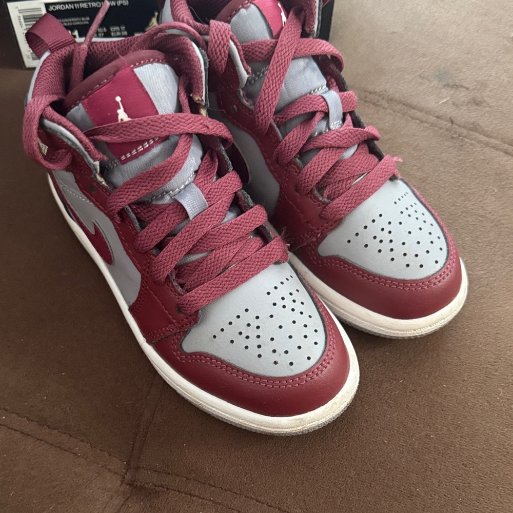 Jordan Kids Sneakers in Maroon and Gray